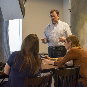 Dan Cleary teaching beginners photography class
