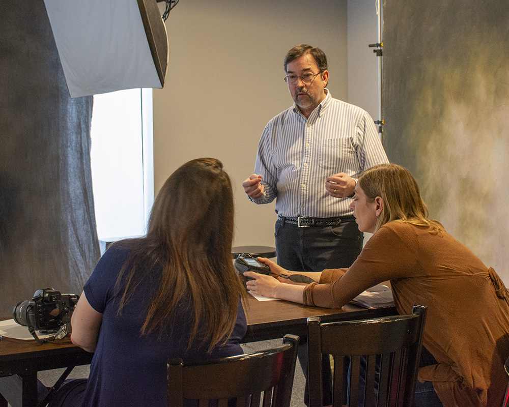 Dan Cleary teaching beginners photography class